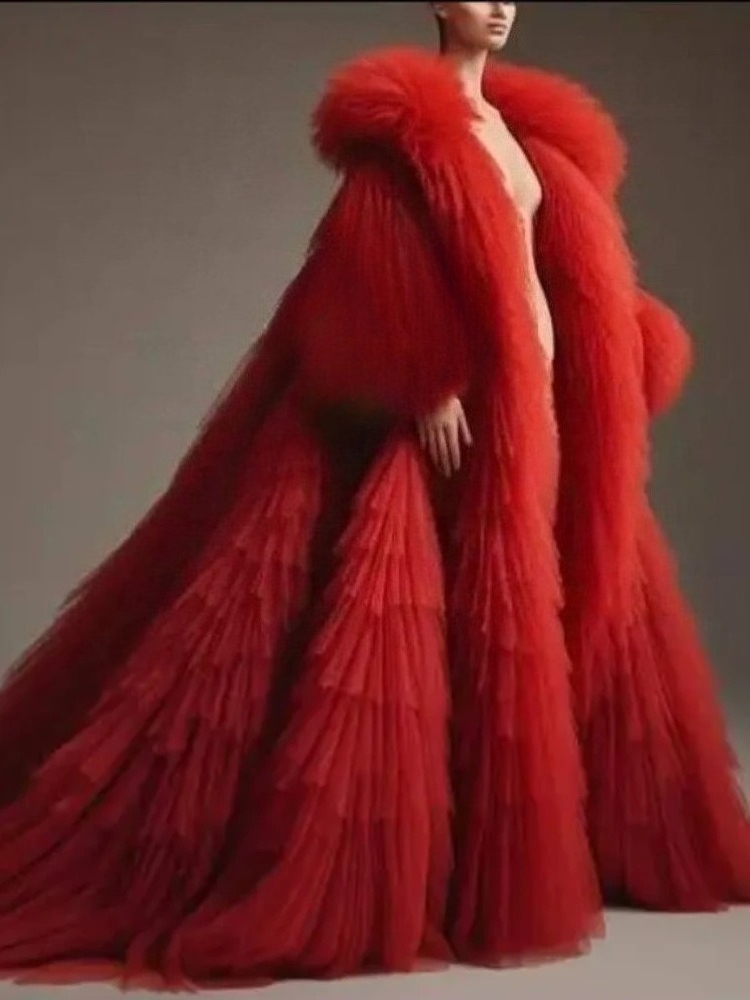 Women'S Red Formal Wear - Красное пушистое плиссированное пальто с оборками